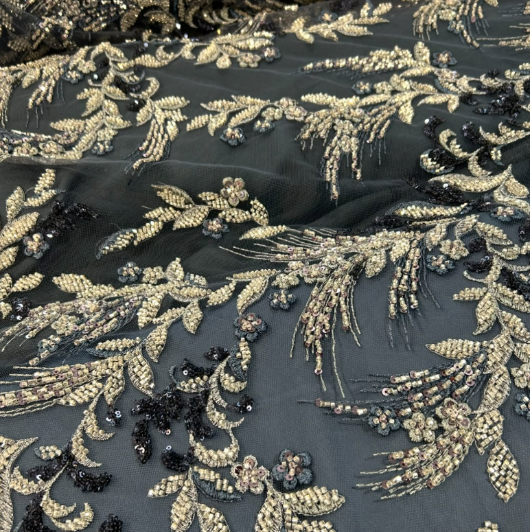 Tecidos bordados: como incorporar luxo e detalhes artesanais no design
